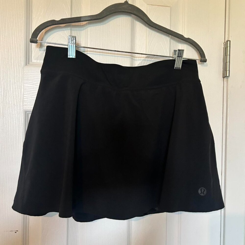Lululemon Women's Black Skirt
